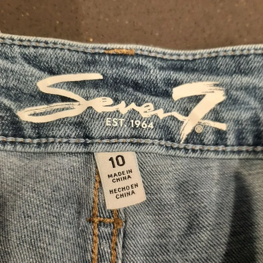 Seven7 Relaxed Bermuda Shorts Size 10 Mid Rise Cuffed Hem Stretch